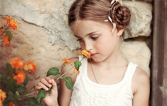 如何培养女孩的高贵气质,如何培养一个落落大方的女孩