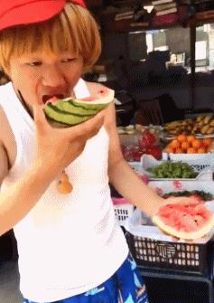 空中一字马搞笑图,一个突如其来的一字马