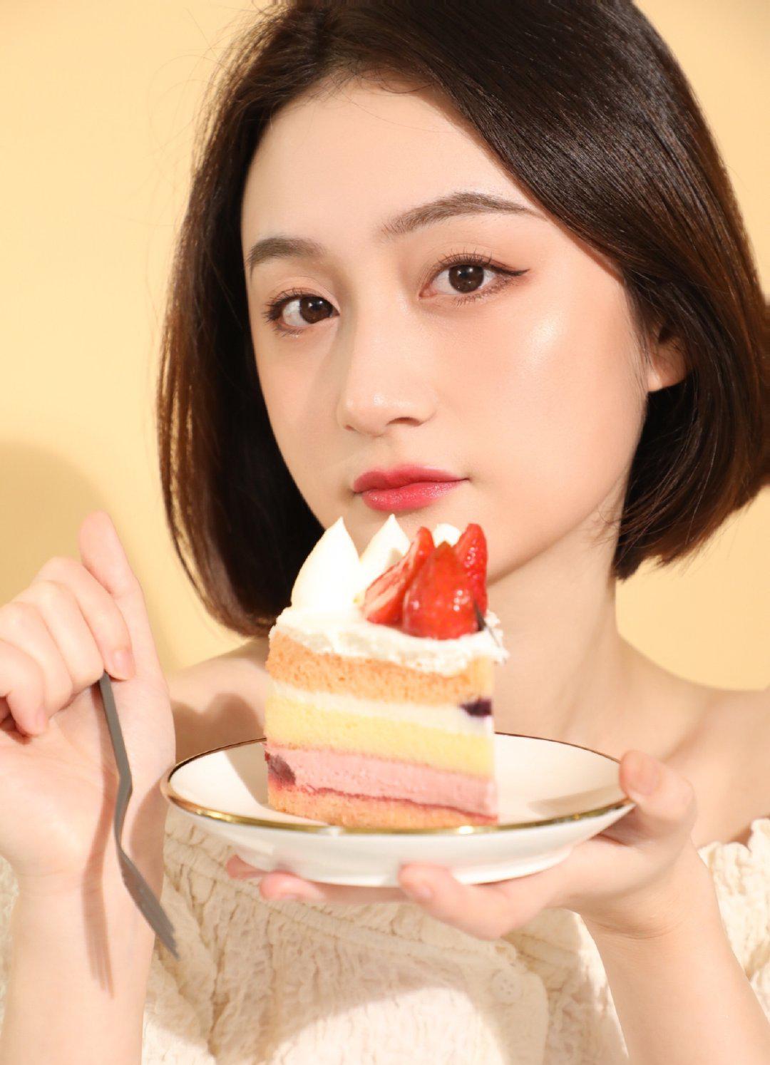 脸上有雀斑怎么化妆才能遮住,hourglass遮瑕雀斑色号怎么选