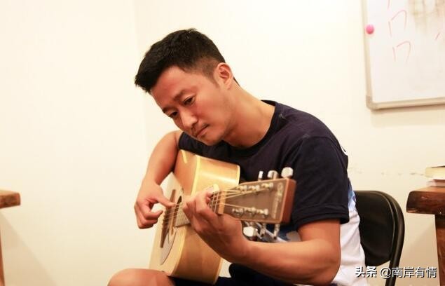 能文能武！读懂吴京与吉他之间的音乐故事