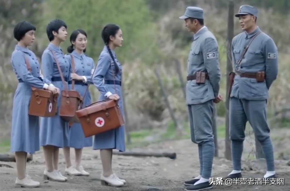 亮剑3的雷人之处：护士揣手机吃奶糖，王云山吃炒豆是跟谁学的？