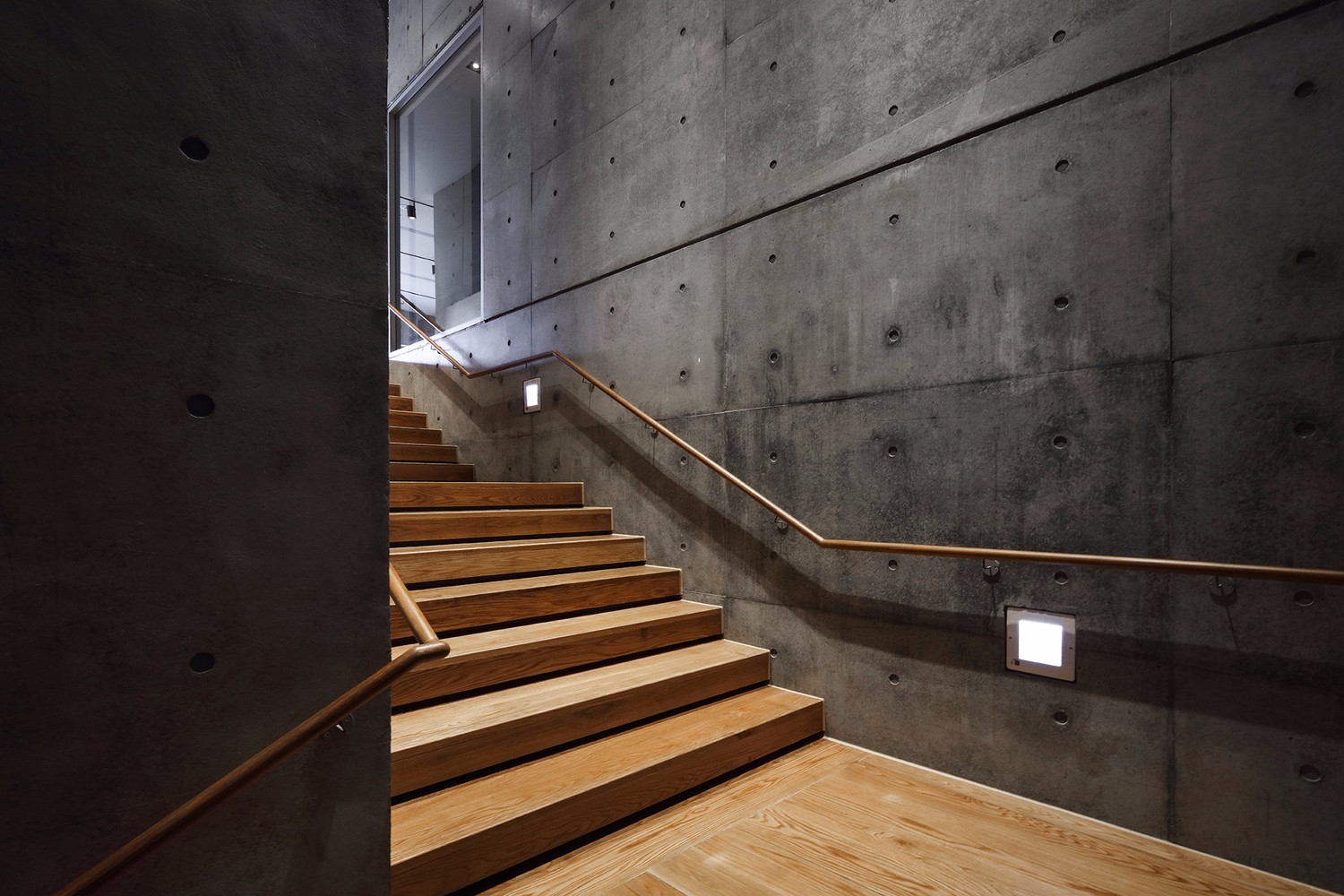 外表平平内部却别有洞天,看似平常里面别有洞天的豪华建筑