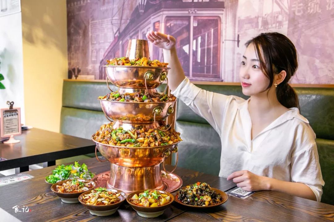 火爆襄阳的3层“壕锅”来袭！还有360°满到爆的龙虾牛蛙双子塔！
