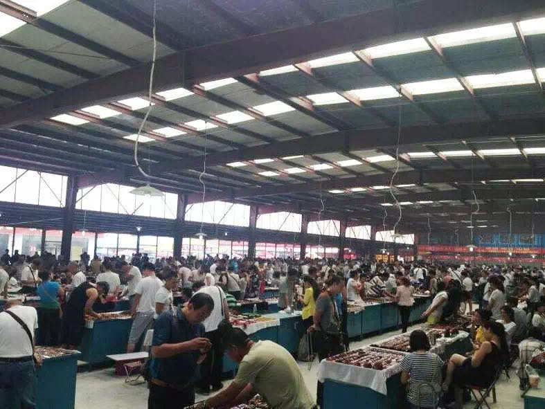 地上捡橄榄石，山上挖“战国红”，走，这个国庆到河北寻宝去