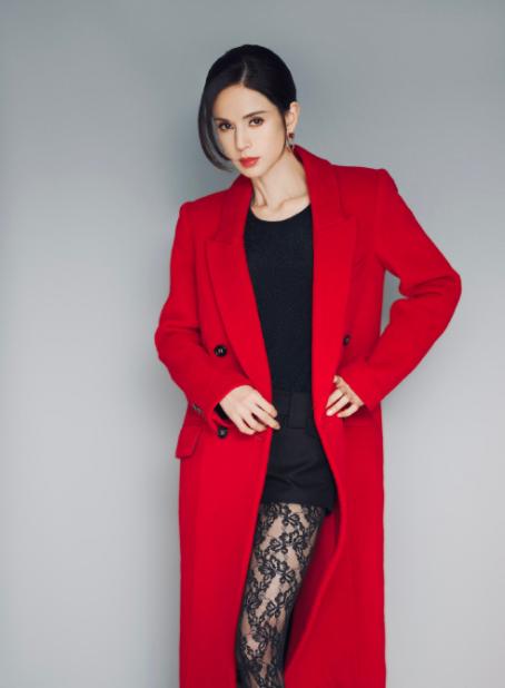 55岁李若彤身材宛如少女,54岁的李若彤身材曲线绝佳