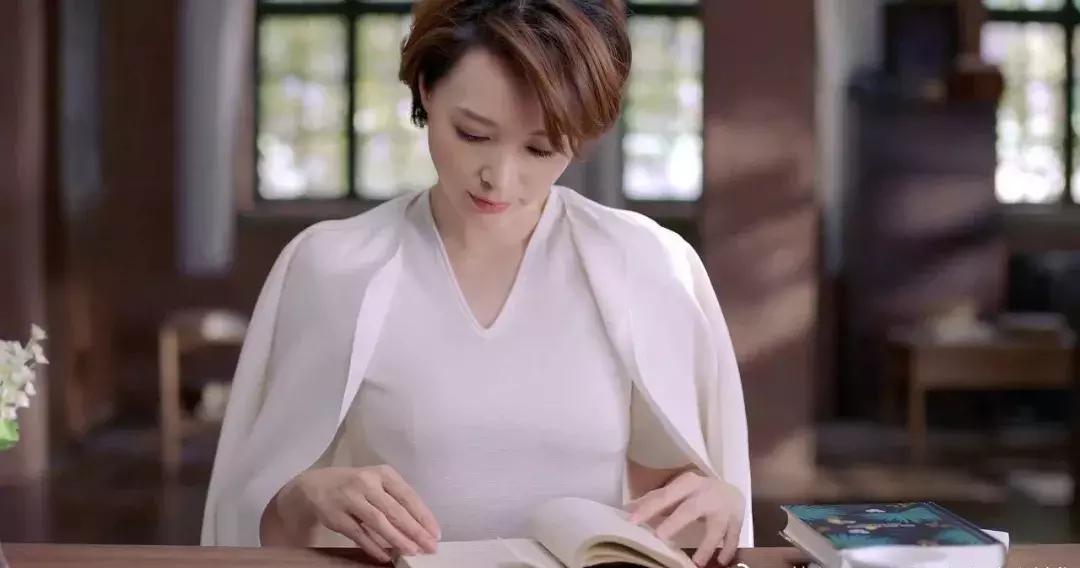 人生娱乐,童年董卿