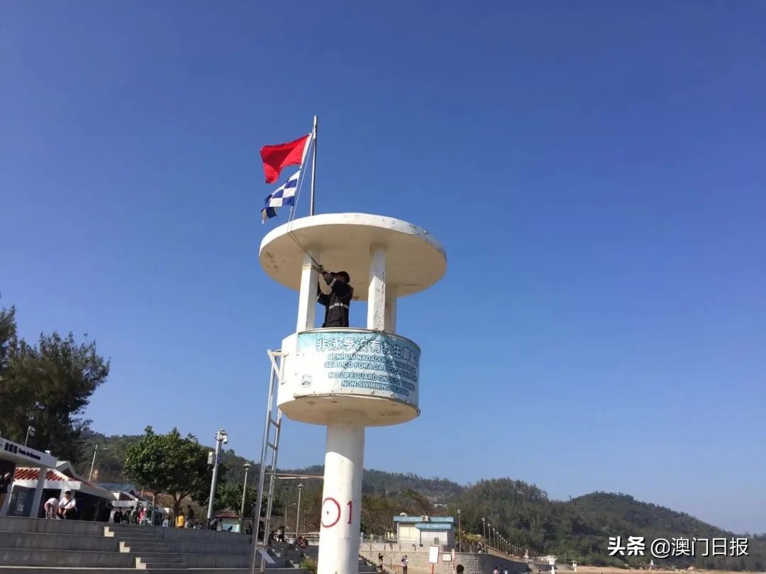 本澳两大海滩惊现红潮，当局呼吁勿下水