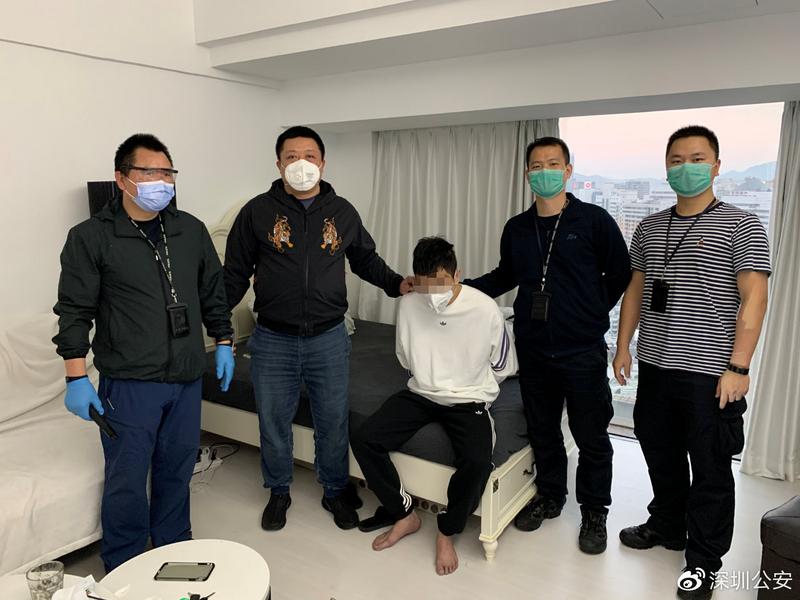 突然，我们的生活离不开口罩了