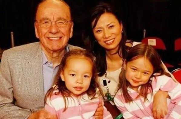 22岁拿绿卡31岁嫁传媒大鳄，从丑小鸭到上流名媛，邓文迪有多厉害