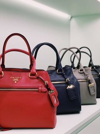 prada香港特卖,prada最新秀