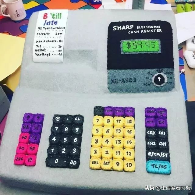 她开了间超市，卖的东西却全是假的，9000件商品，竟被一抢而空