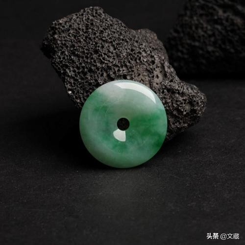 清廷尊贵的象征，翡翠帝王玉