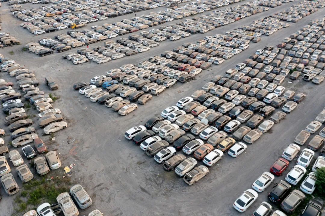 郑州暴雨淹了多少车,郑州暴雨被冲走的车