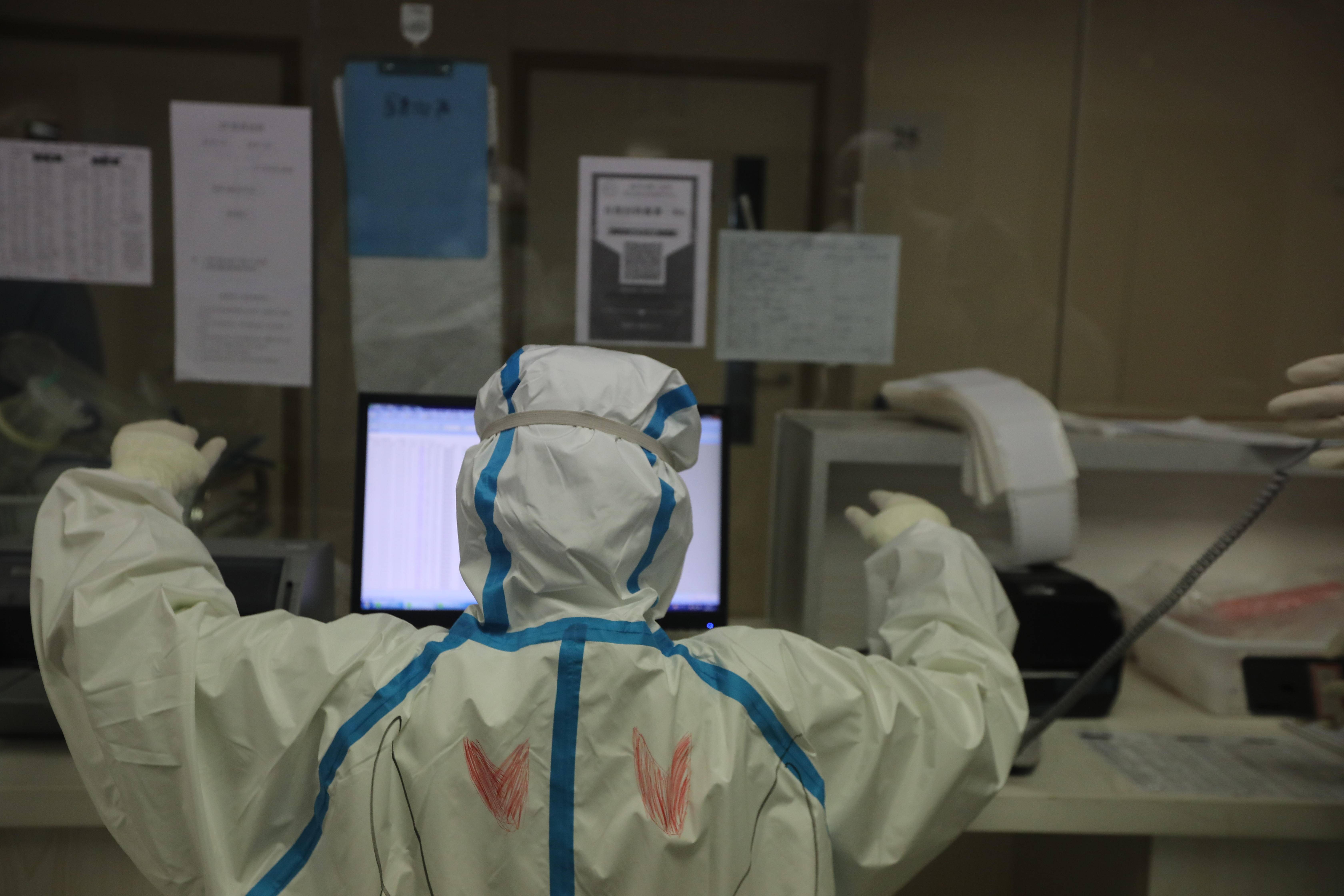 这就是南京力量②|白衣作战袍，用爱守护“宁”