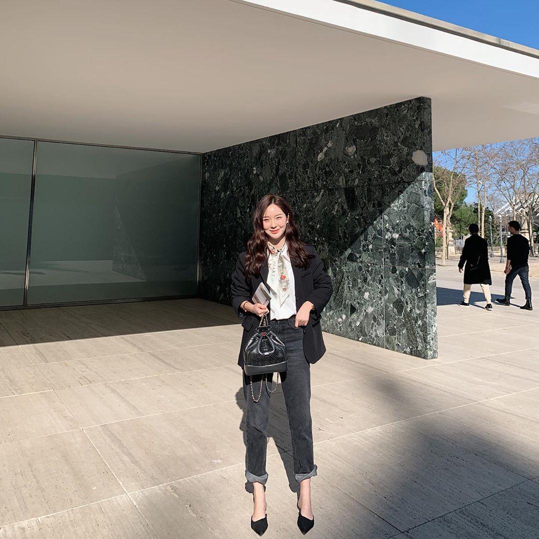 今年盛行“吸氧式”穿法，男性偏爱这类，30岁以上女生要学习