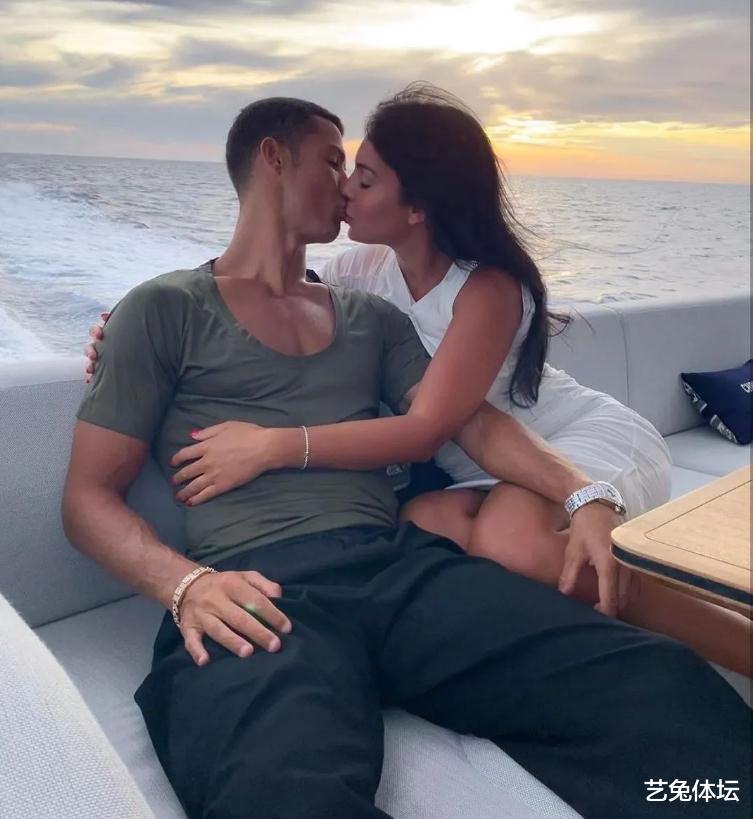 尤文图斯乔治娜c罗,尤文夺冠庆典c罗