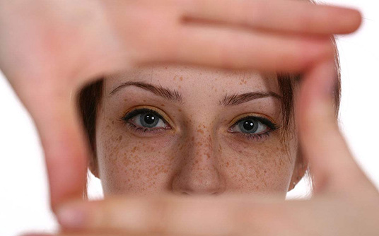脸上雀斑怎么消除最快方法,不想用美颜想拍脸上雀斑怎么办