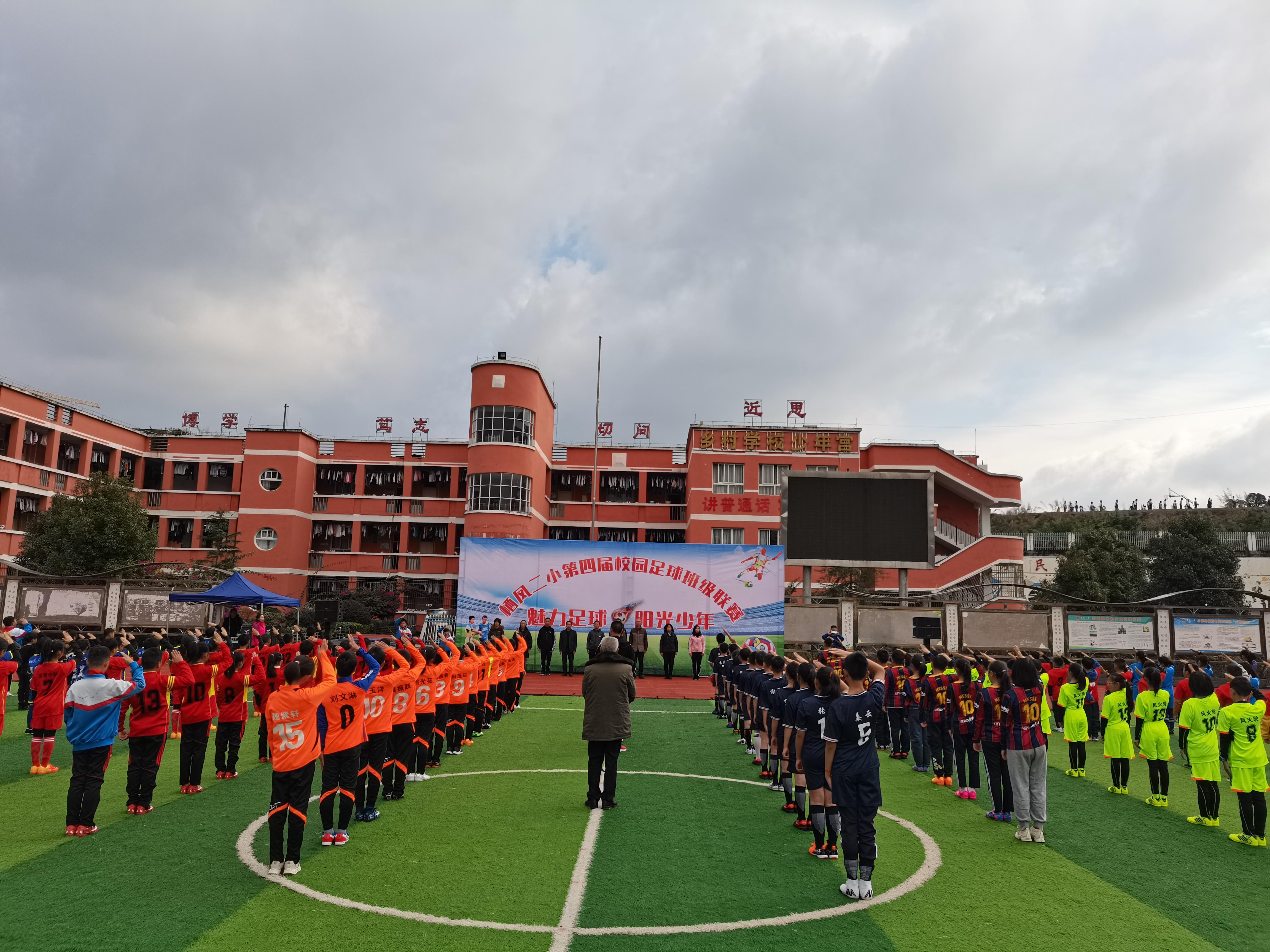 足球阳光少年,阳光帅气足球少年