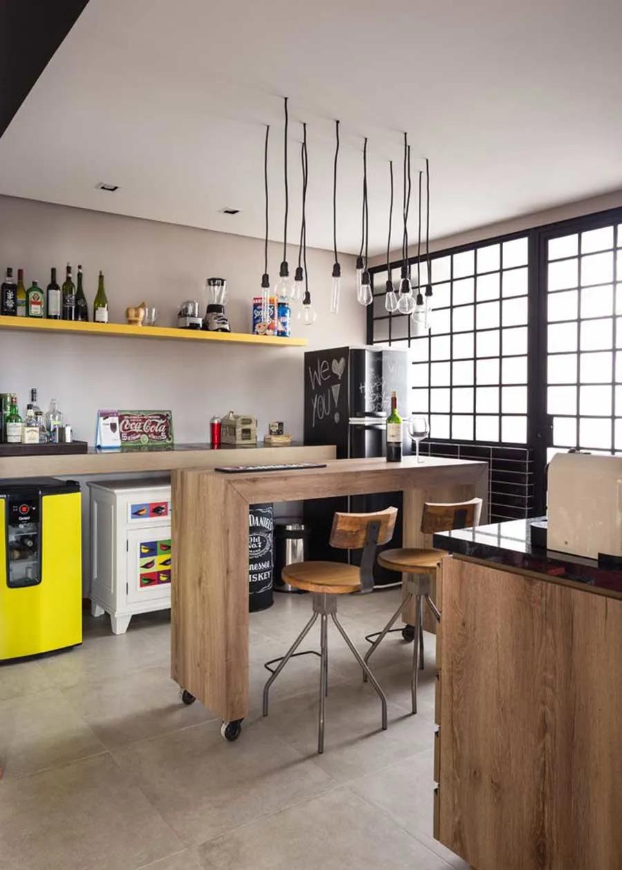 头一次见到自助餐,头一次见厨房装两个门