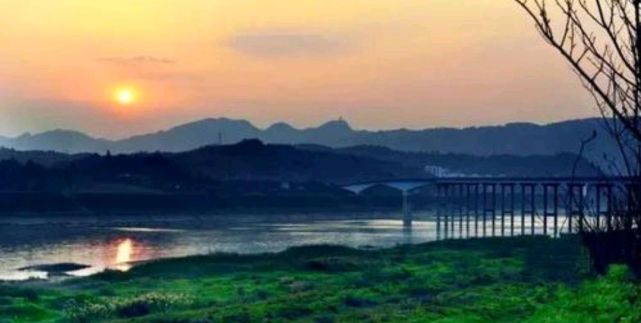 重庆市南岸区，大江南岸，悠然见南山