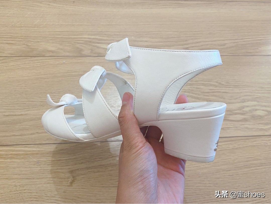 适合日常穿的高跟鞋推荐,第一次穿高跟鞋怎么选稳的高跟鞋