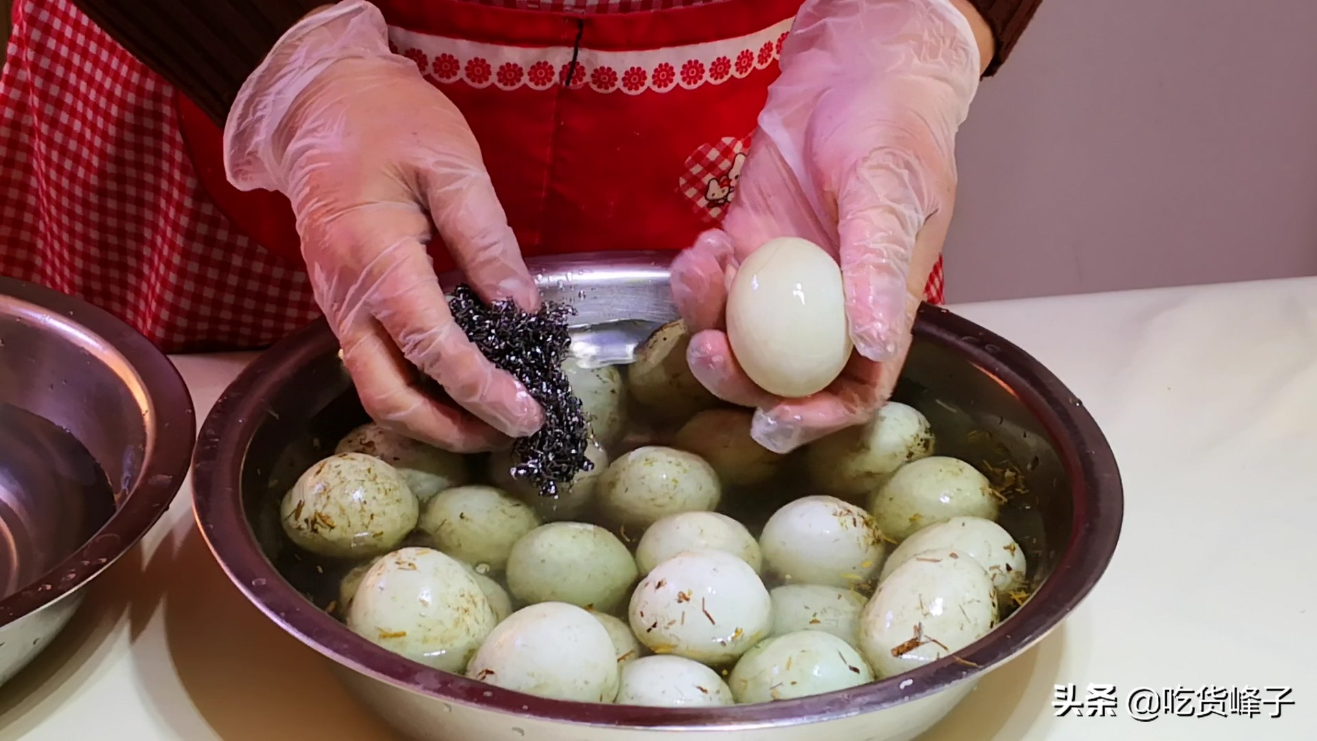 咸鸭蛋黄变黑是怎么回事还能吃吗,爱吃鸭蛋会胖吗