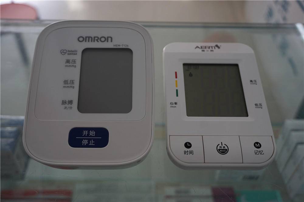 长坤手臂式智能电子血压计,爱尔泰血氧仪