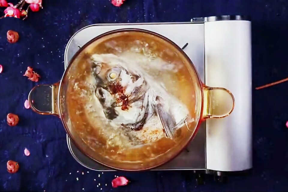 鱼头炖豆腐汤给宝宝喝,鱼头豆腐汤的补脑功效