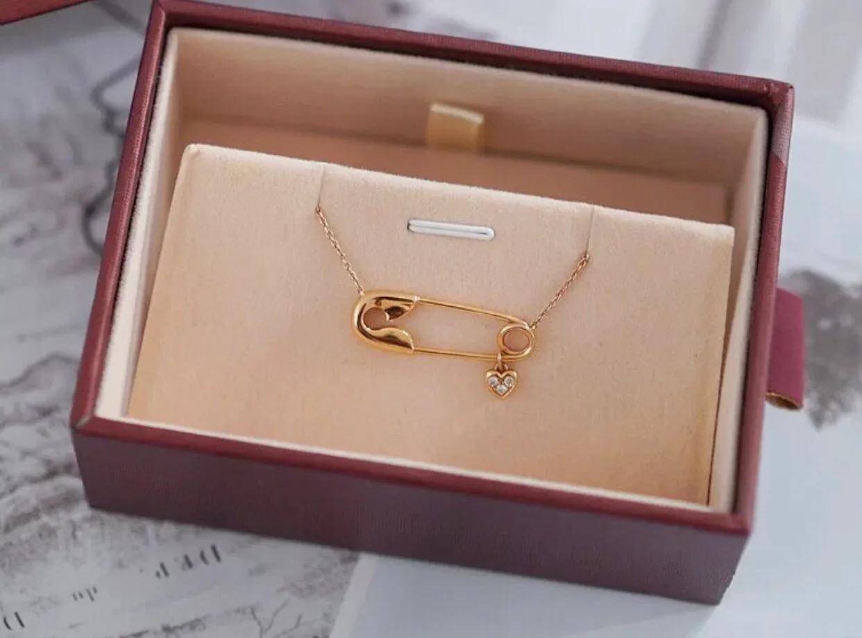 周生生与周大福黄金颜色不一样,周生生最好看的一款黄金手镯