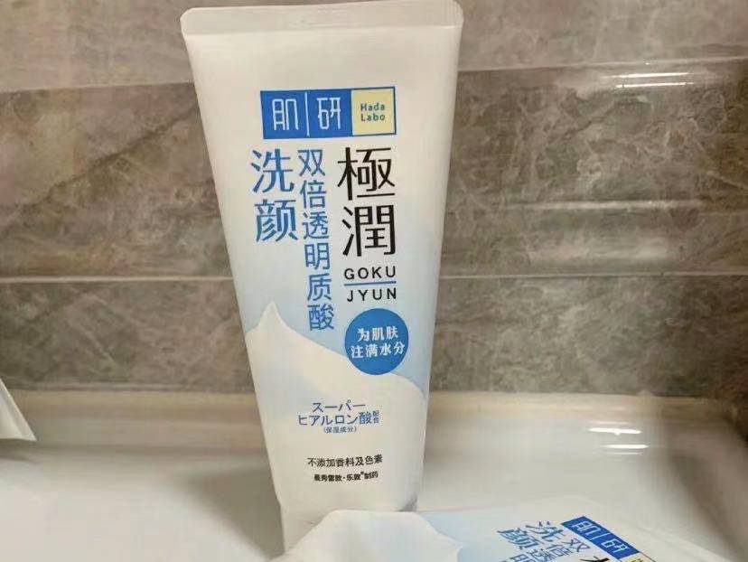 中老年用什么洗面奶洗脸更好,中老年干性皮肤美白祛斑洗面奶