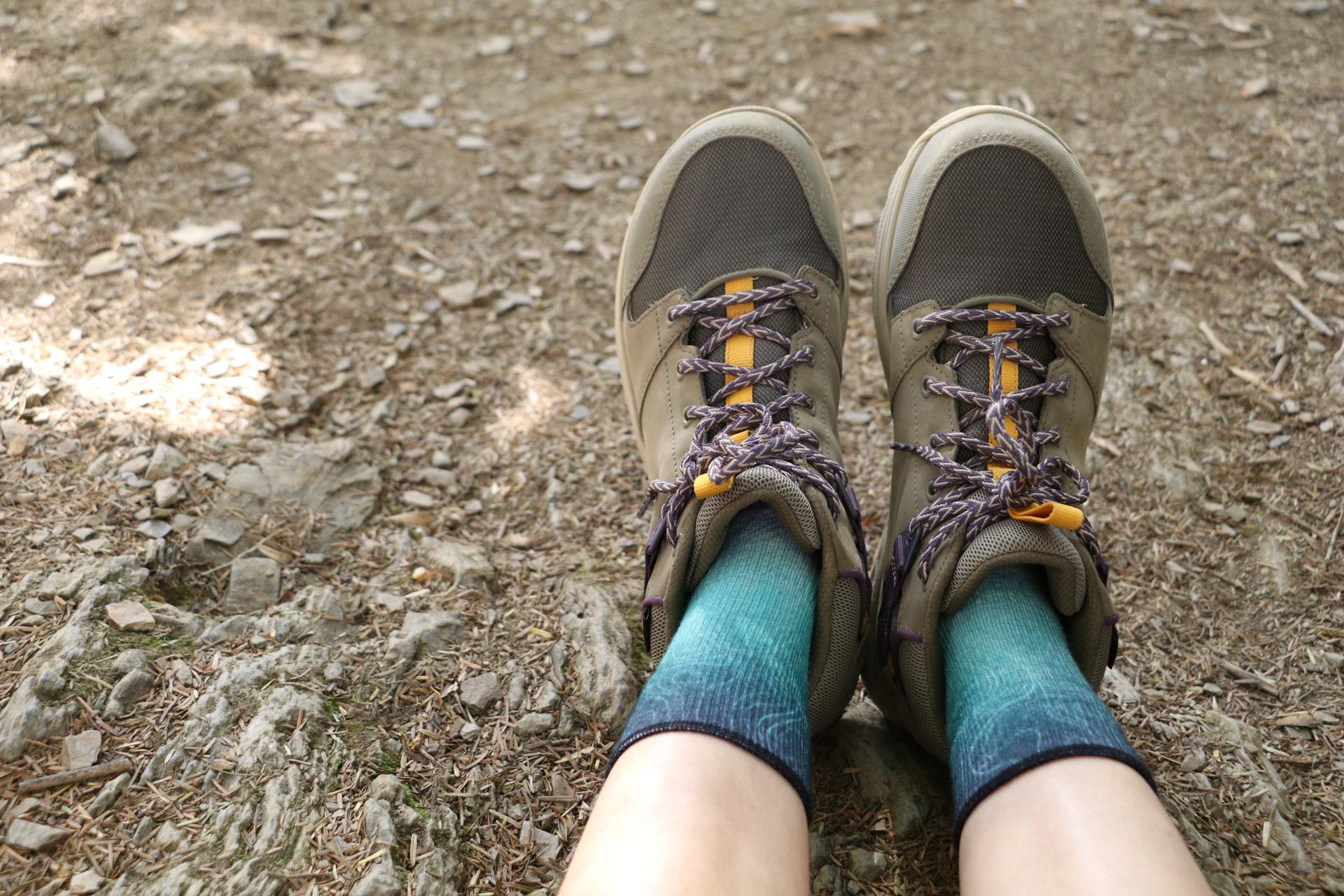 一件很旧很破的羊毛衣,不可水洗的羊毛衣