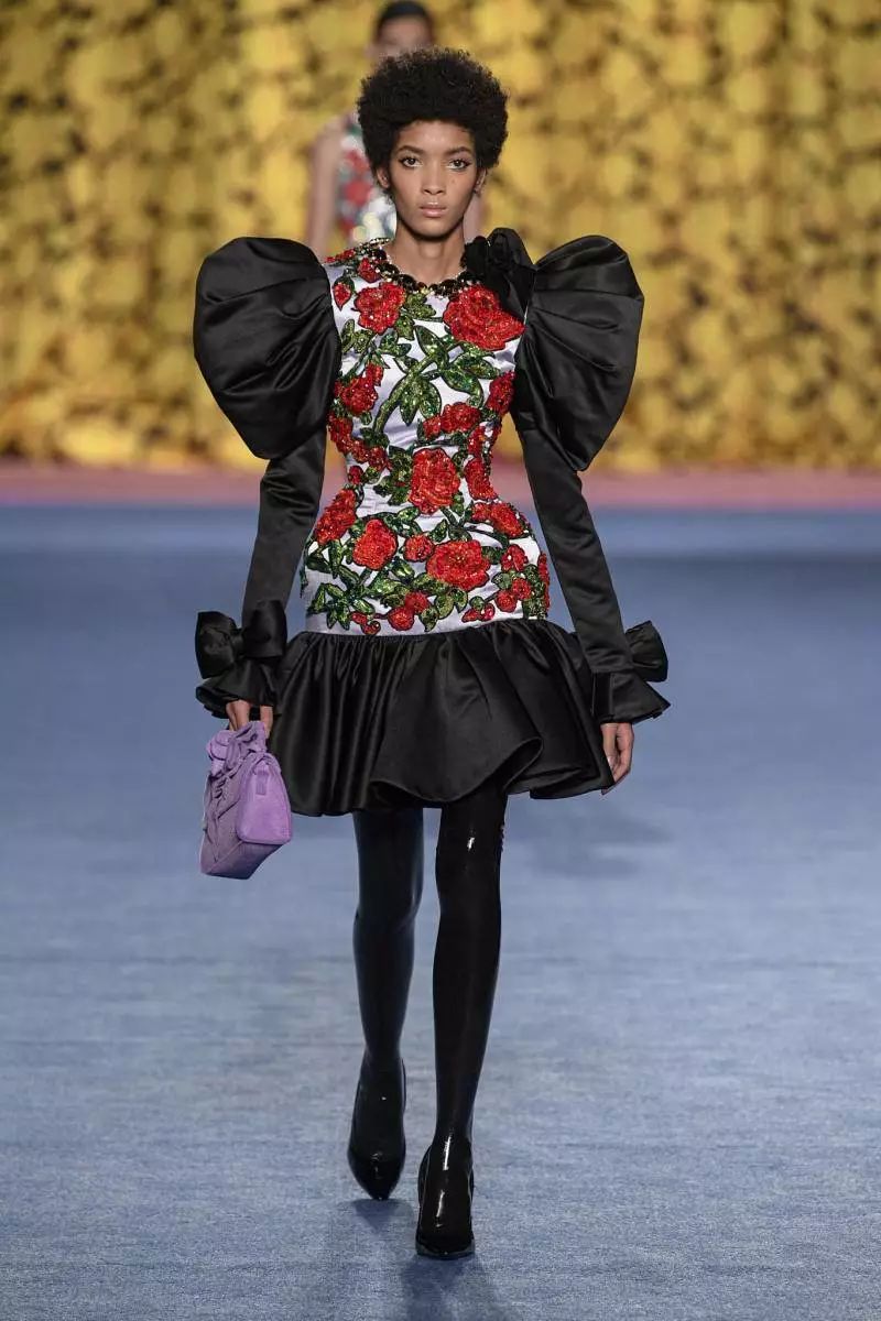 波司登羽绒时装周,波司登伦敦时装周中国红