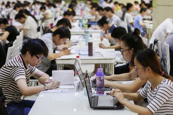 校内读书人vs校外都市丽人文案,校内读书人vs校外都市丽人字幕