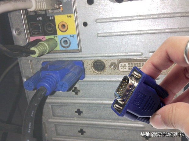 电脑使用过程中突然花屏维修教程,笔记本电脑摔了一下花屏怎么办呢