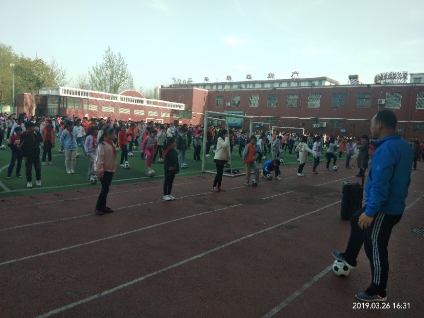 伏羲路小学课间操足球操,文军希望小学大课间足球操