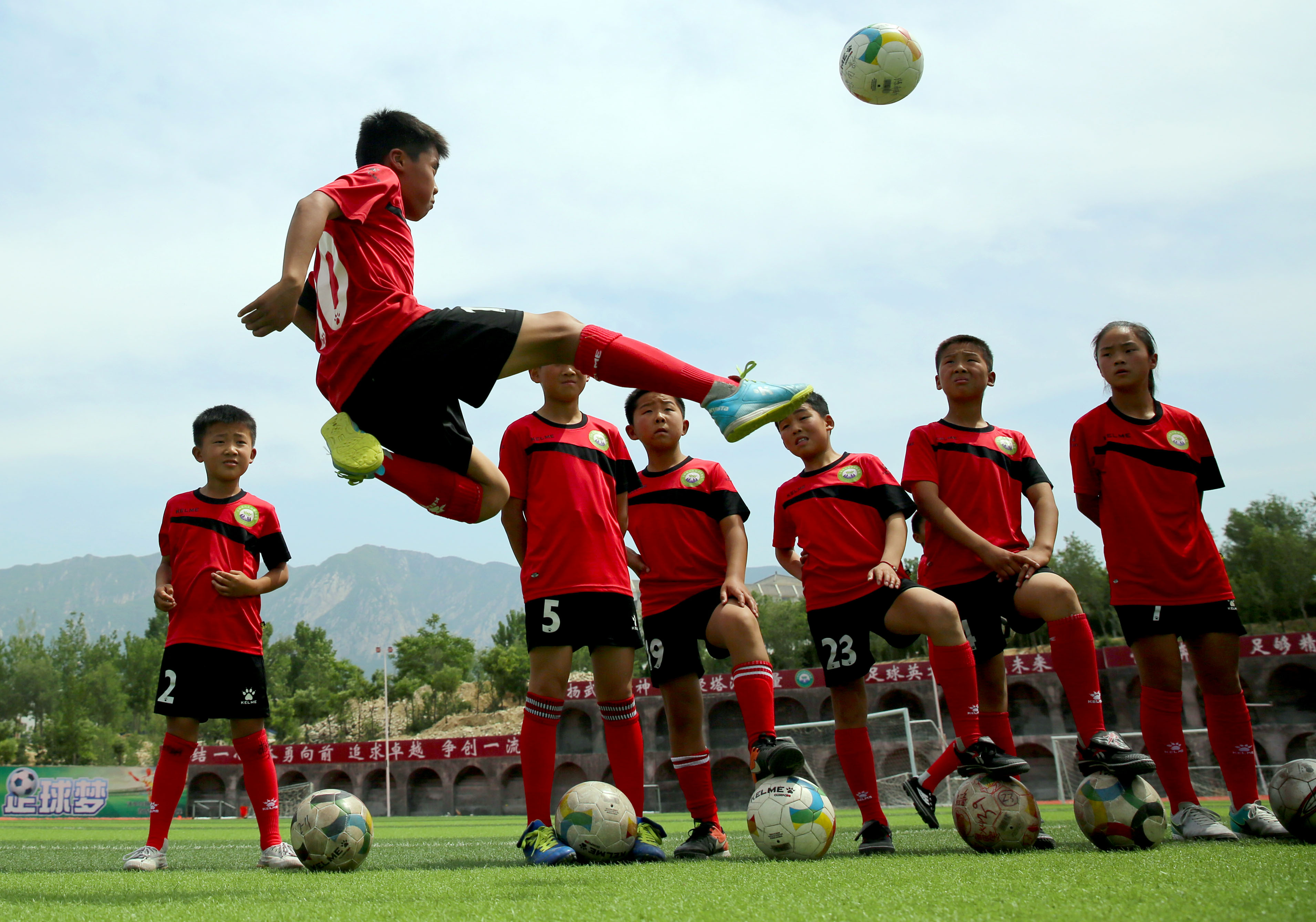 武术踢头,武术足球是什么