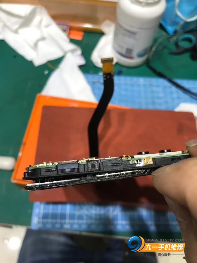 荣耀v10外屏玻璃更换教程,荣耀v10外屏更换教程