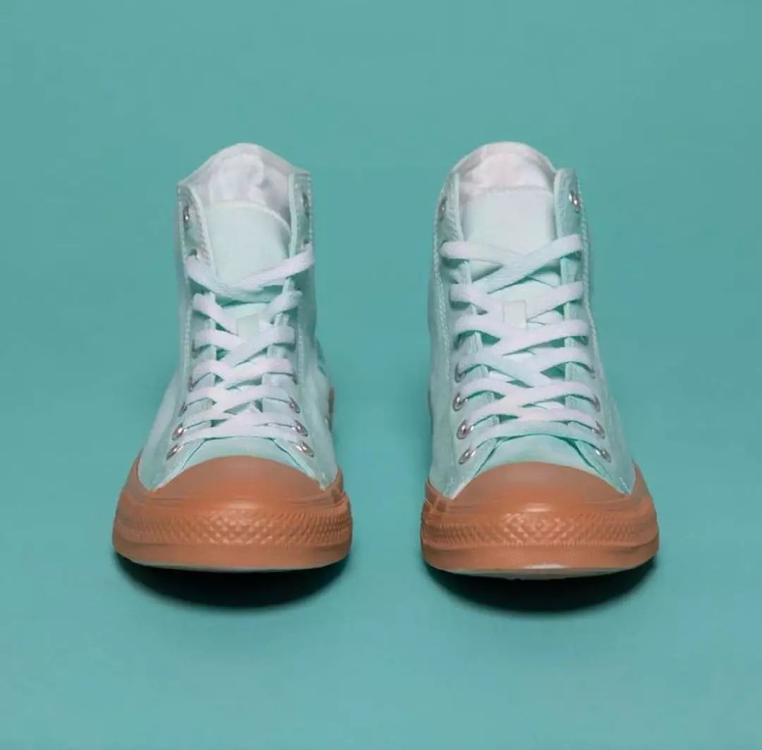 欧阳娜娜穿匡威经典款,匡威高帮帆布鞋欧阳娜娜