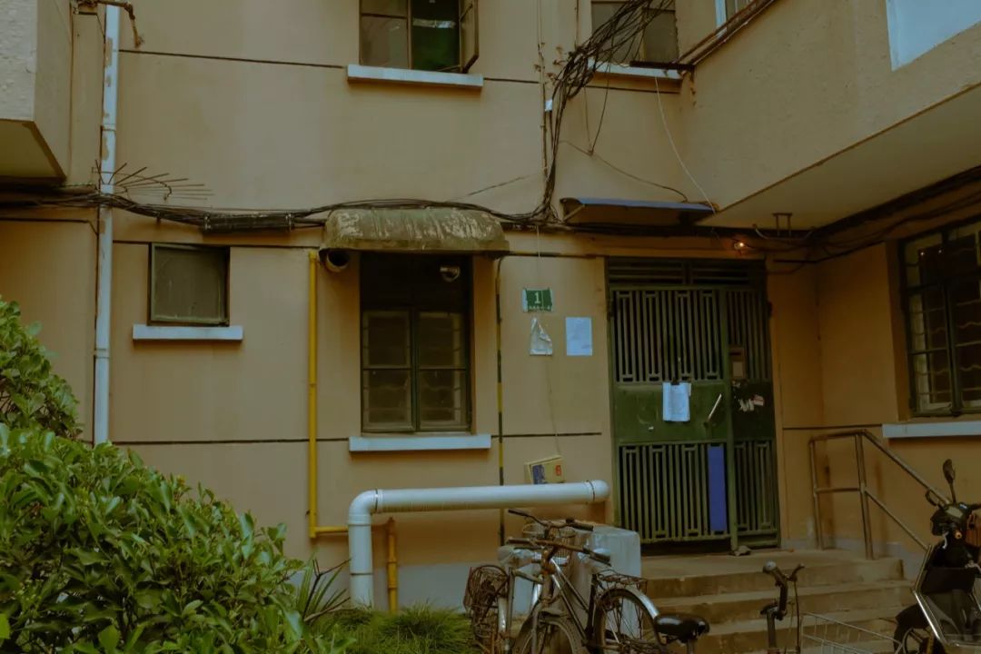 我和男朋友一起上班,我和男朋友在同一家公司实习