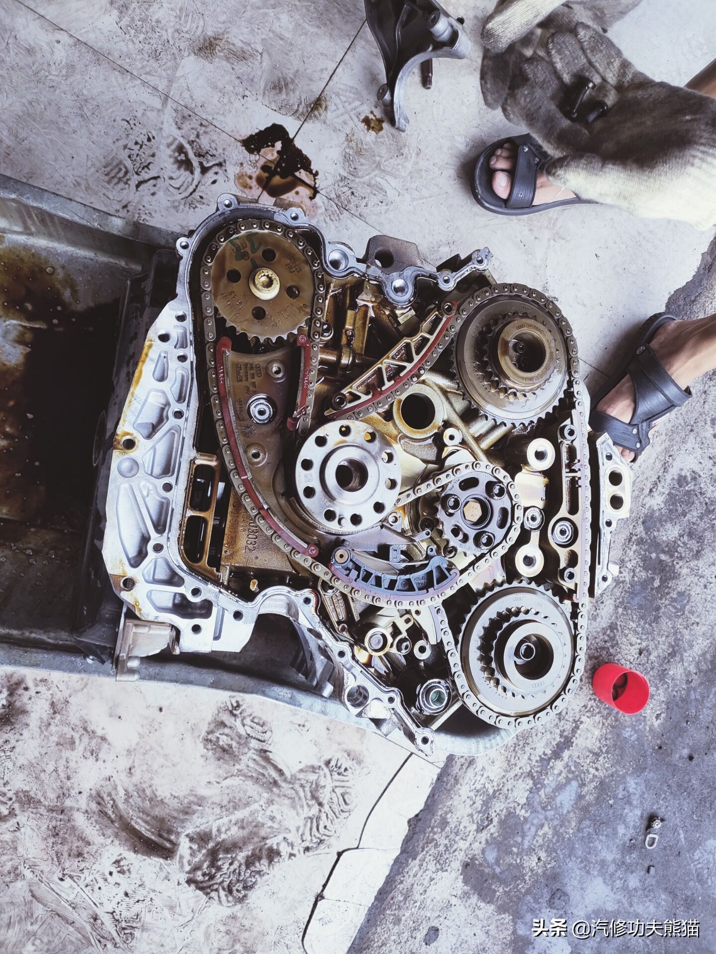 奥迪a8烧机油吗48v轻混,奥迪a8烧机油一千公里烧0.5正常吗