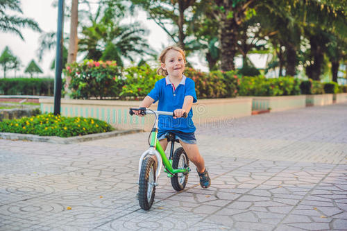 初三孩子对学习不感兴趣怎么办,孩子对于学习不感兴趣的解决方法