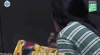 90后女神不刷牙、爱抠脚的独居生活，网友惊呼：人间真实