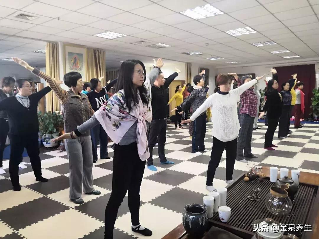 拍打臀部养生法,养生小知识之拍打臀部