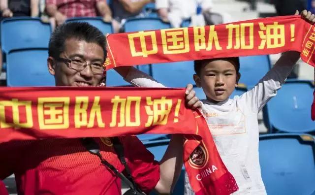 女足守门员九次精彩扑救,女足拼命救球