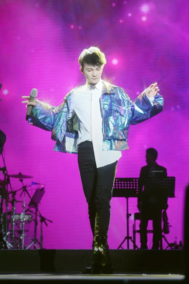 周深被那英放弃唱的哪首歌,周深唱那英的歌曲是什么综艺