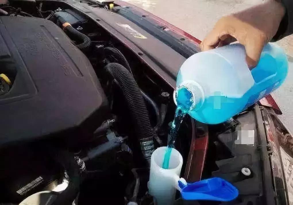 用玻璃水对车有影响吗,用玻璃水伤车吗