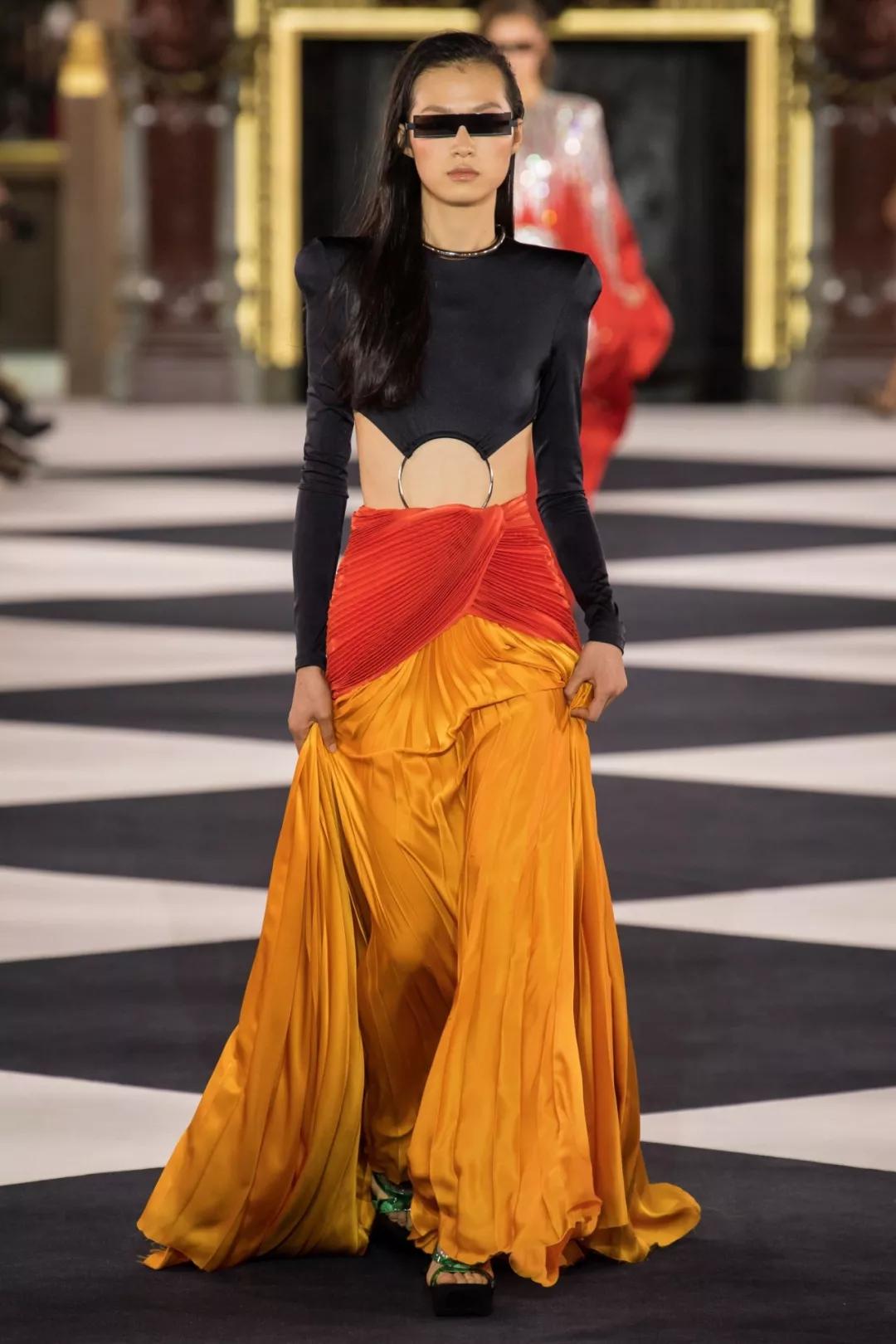 2020流行什么颜色的衣服,今年最流行的衣服颜色是什么颜色