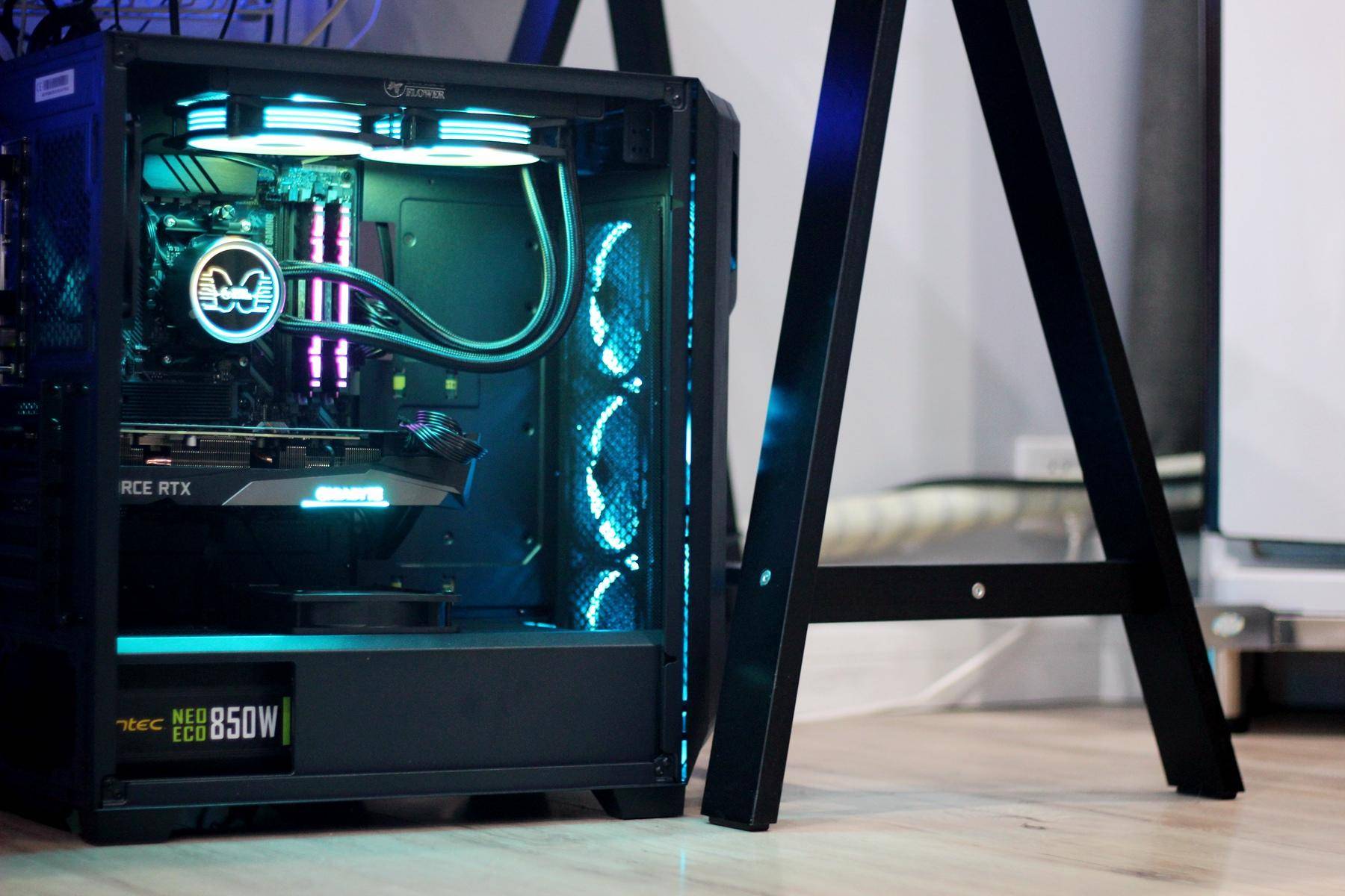 工欲善其事必先利其器，2021年初自媒体创作的专业向桌面配置