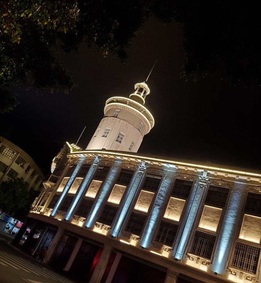 外媒三星galaxys10全系列上手体验,三星galaxys21观影体验