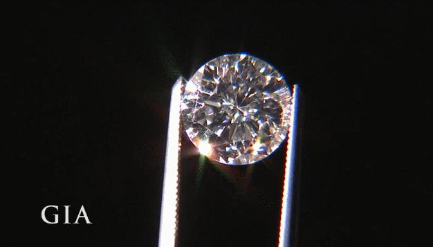 3招教你选出既便宜又好看的钻戒,怎么让自己的钻戒看起来显大